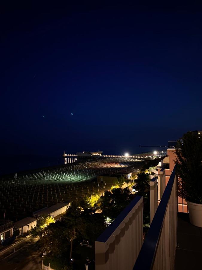 Diva Hotel Lignano - Adults Only لينانو سابيادورو المظهر الخارجي الصورة