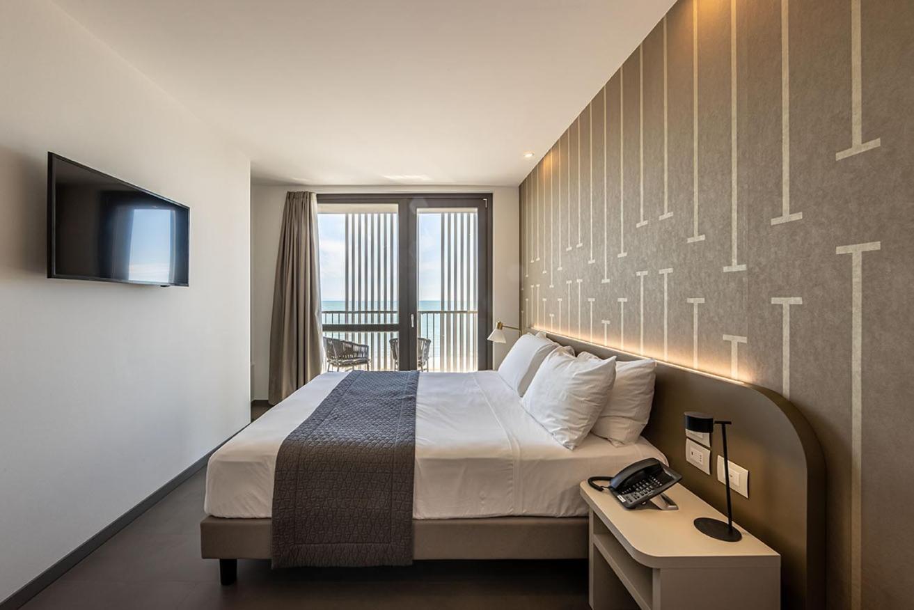 Diva Hotel Lignano - Adults Only لينانو سابيادورو المظهر الخارجي الصورة